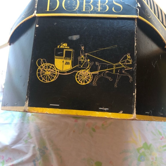 Vintage Dobb’s fifth Avenue hat & AE Burkhat fox fur muff in original boxes. - Picture 8 of 14